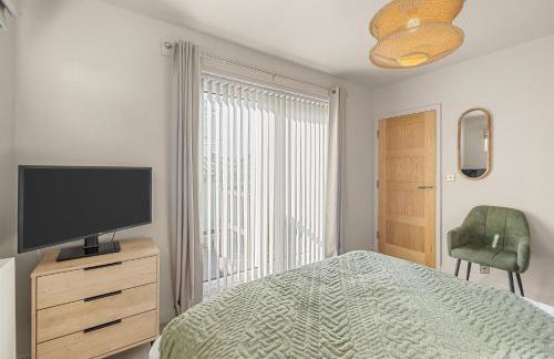 Luxury Plymouth Work & Stay House - Photo 21