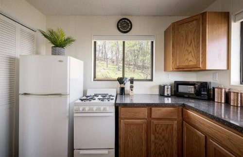 Lofted chalet cabin w hot tub fire pit & views - Foto 17