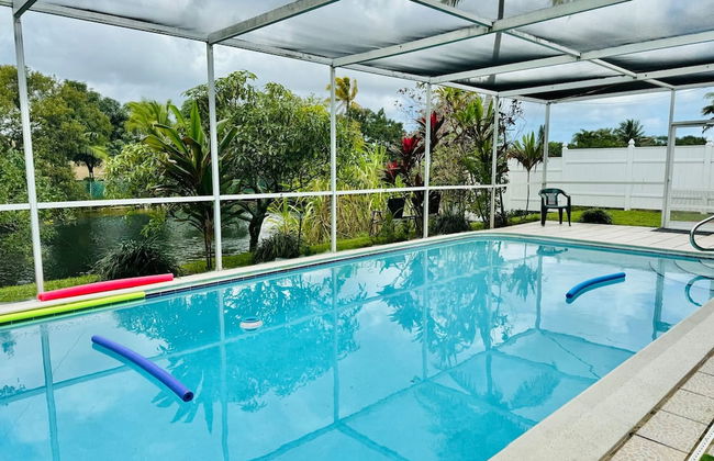 Riverfront King Bed Pool Nearby Beach - Foto 39