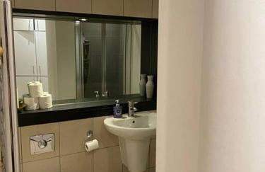 Grand Living near Piccadilly Cov11 - Photo 3