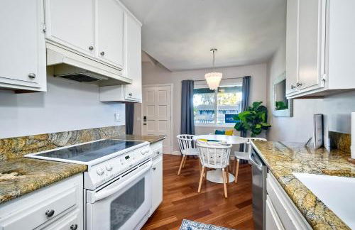 90 Walk Score - Steps to Beach & Dining - Reserved Parking - Photo 14