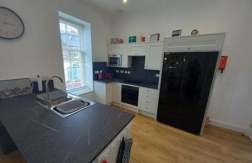 Stunning Village Centre Holiday Home - Photo 10