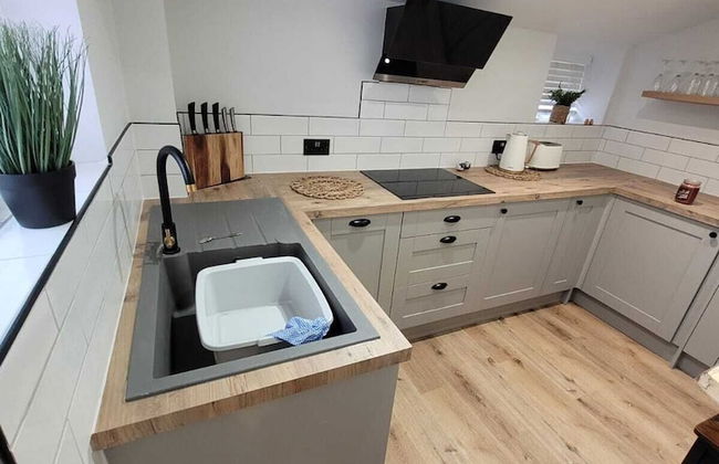 Charming 1-bed Cottage in Brynmenyn - Foto 1