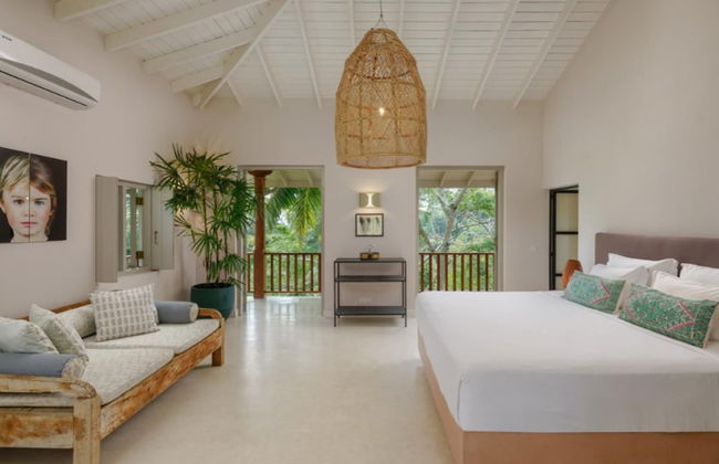 Cool and Contemporary Hilltop Villa With Ocean Views - Photo 36