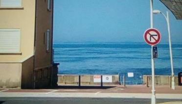 Les Obiones, vue latérale mer, Fort Mahon Plage, magnifique studio cabine 4p, avec balcon , parking privé gratuit, wifi, classé 2 étoiles, exposition plein sud en Baie de Somme - Foto 2