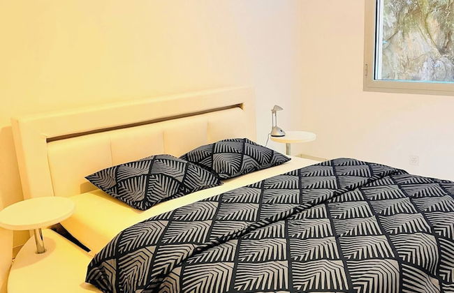 Enchanting View of Lake Maggiore & Mountains - Photo 2