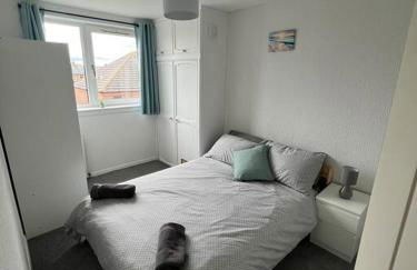 Homely 3 bed town centre flat - Foto 2