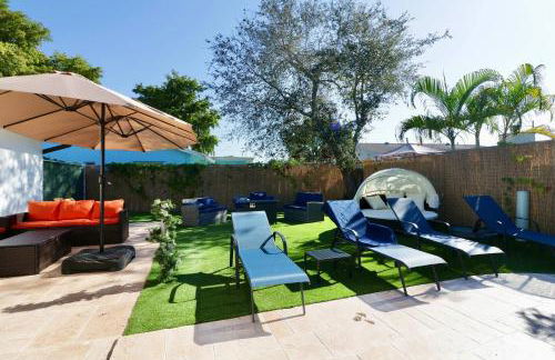 Luxury Oasis Getaway w/pool 15 mins from beach - Foto 2