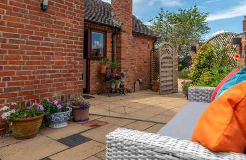 The Owl House with swimming pool and private hot tub - Foto 31