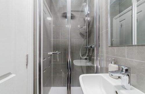 Modern Cosy Corner Flat 3 bed and loft sleep 7 people - Foto 9