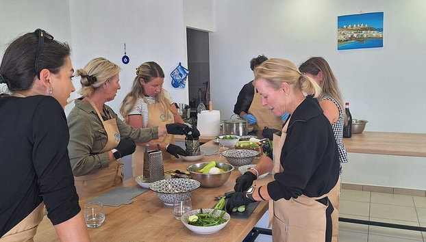 Experiencia en clase de cocina Mykonos para viajeros de cruceros - Foto 3