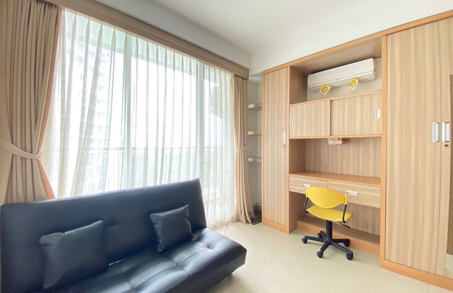 Stylish & Comfy Studio at Dago Suites Apartment - Photo 10