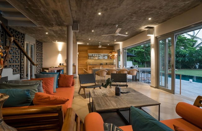 Modern Beach Villa With Roof Garden - Photo 4