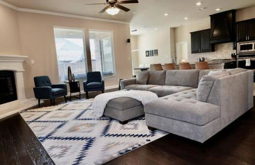 Beautiful home next to PGA guest suite Frisco - Photo 1