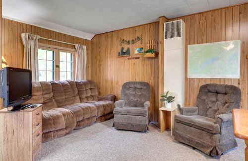 South Twin Lake Cabin with Dock, Steps to Water - Foto 13