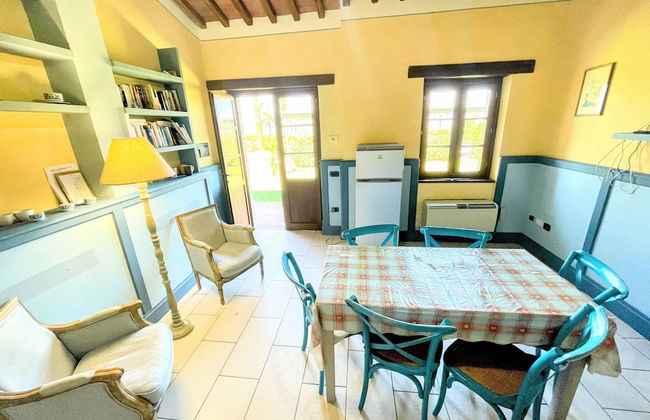 Apt 5 Aircon, Wifi, Infinity Pool, Jacuzzi, Gardens Incredible! Sleeps 4 - Photo 43