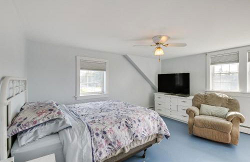 Cherryfield Home with Decks On Historic Horse Farm - Foto 15