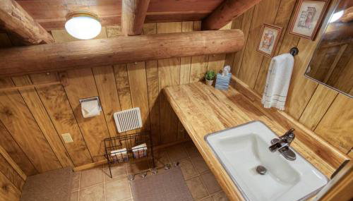 Charming Log Cabin in Tall Pines with Fire Pit Near Trails & Lake - Foto 5