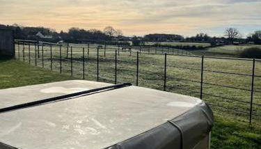 Rollestone New Forest (HOT TUB) - Photo 2