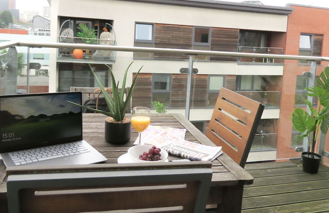 Tudors eSuites Two Bedroom & Balcony - Photo 15