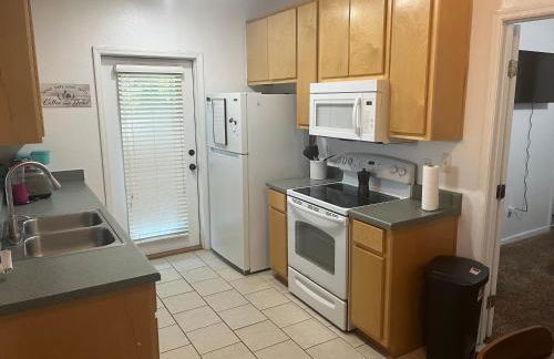 3 Bed 3 Bath Townhome - Foto 16