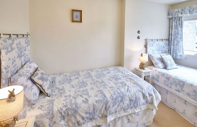 Host Stay Honeysuckle Cottage - Photo 23