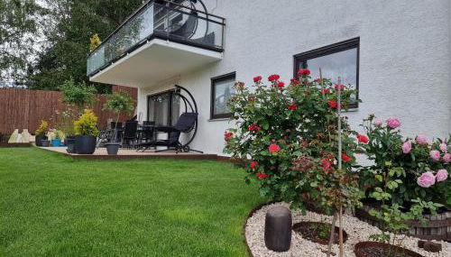 Villa Waldallee - Ferienwohnung (holidayhome) 84qm - Foto 4, Garden, Garden view