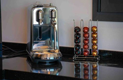 Idyllic 6 bed villa stunning sea view salt pool - Foto 33