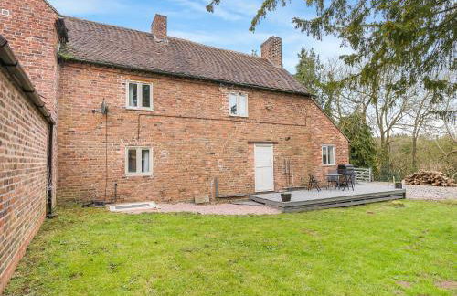 3 Bedroom Country Cottage with Private Garden - Photo 5