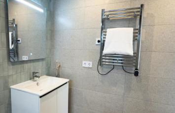 111 - Beachside Renovated 1BR apt 5 min from Beach - Photo 13