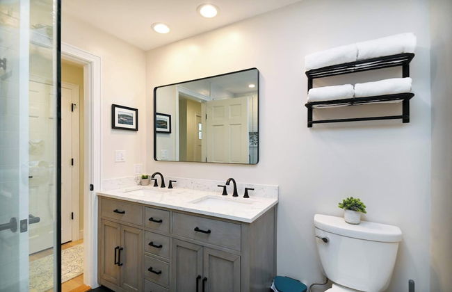 Playhouse Family Escape for 4! - Photo 11