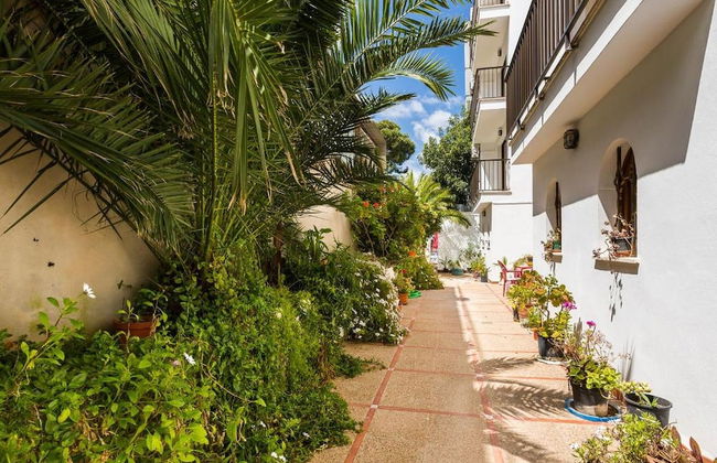 Bella Maria Apartments & Pool Club - Photo 20