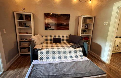 Historic 1920 Bungalow Minutes from DTSP - Foto 1