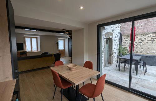 Maison rénovée avec terrasse et balcon à Polignac - FR-1-582-539 - Foto 7