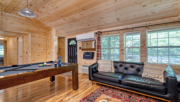 The Rustic Cottage by Avantstay Hot Tub, Fire Pit, Pool Table 5mins to Town - Foto 5, Interior
