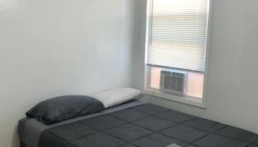 Private 2 bedroom and 1 bathroom house in a quiet area and convenient to NYC bus and train, MetLife Stadium FIFA World Cup 35 minutes away - Foto 4