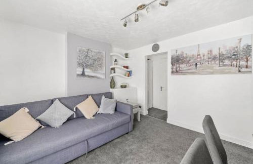 Home In Bletchley Milton Keynes, contractors favourite - Photo 31