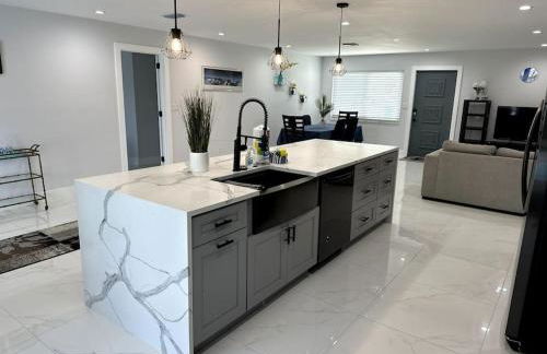 Cozy 2 BR Waterfront home with Heated Pool - Foto 20