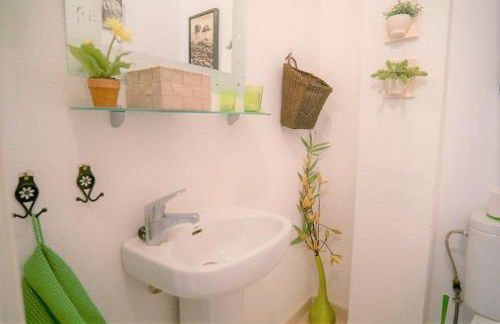 Spacious ground floor apartment overlooking the beautiful communal pool - Foto 37