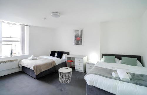 Stylish 3BR Derby Apartment - Sleeps 6, Central Location - Foto 7