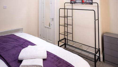 Rugby 1-BR Apt, Parking, City Centre, Sleeps 3 - Foto 5, towels, wardrobe