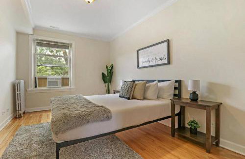 2BR Alluring Apartment with Laundry - Cullom D3 - Photo 11