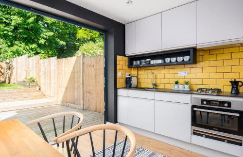 2 bed house close to Town Centre - Photo 8