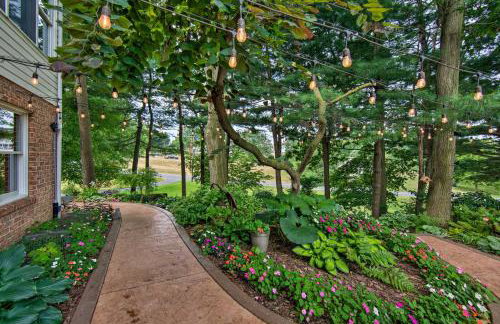 Charming Apartment with Yard and Beautiful Gardens! - Foto 27