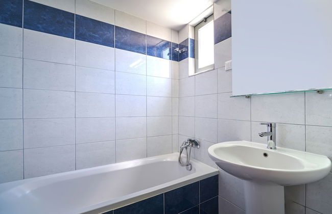 Sunrise Village Hotel - Photo 22