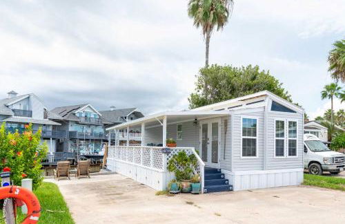 Charming 1BR Waterfront Retreat with Private Patio - Foto 19