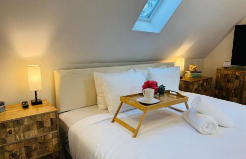 Chic Luxe Spa Retreat Light Filled King Bed Garage - Foto 9