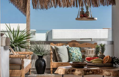 Khroma Luxury Suite 2 Beach front apartment - Photo 16