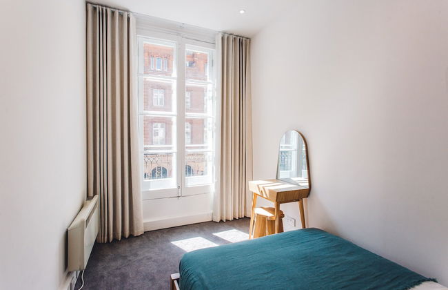 2 Bed Apartment Right on Trafalgar Square - Photo 15