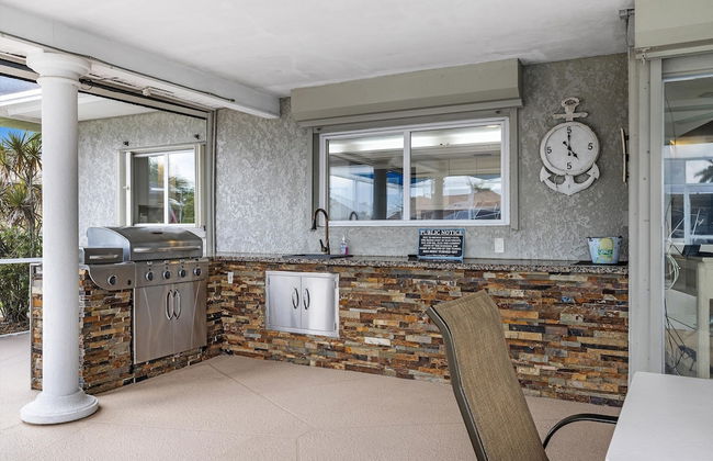 Luxury Waterfront Home With Pool 3 Bedroom Home by RedAwning - Foto 13